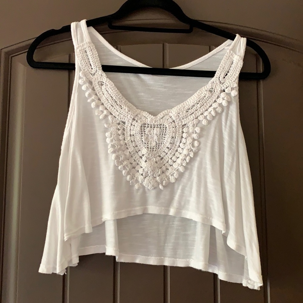 💫CLOSING SALE💫Lf white crop top